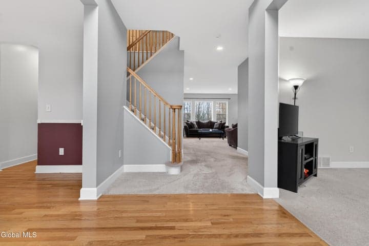 39 Outlook Dr S, Halfmoon, NY, photo 3