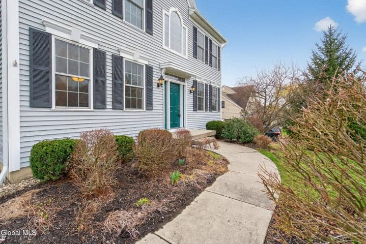 39 Outlook Dr S, Halfmoon, NY, photo 2