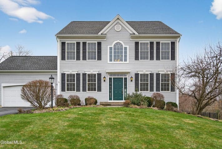 39 Outlook Dr S, Halfmoon, NY, photo 1