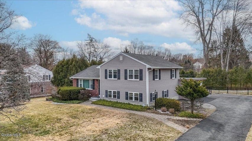 11 Gregory Lane, Colonie, NY, photo 2