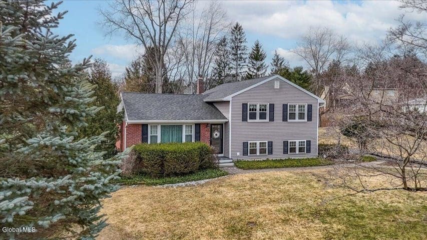 11 Gregory Lane, Colonie, NY, photo 1