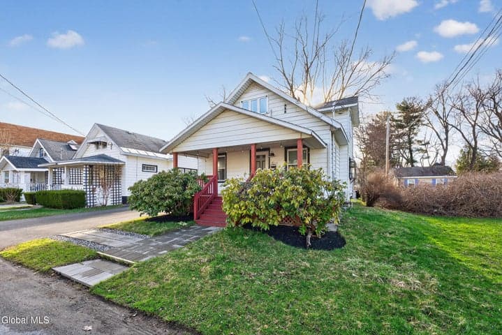 1076 Regent Street, Niskayuna, NY, photo 2