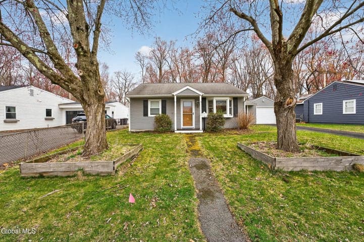 41 Vics Court, Colonie, NY, photo 1
