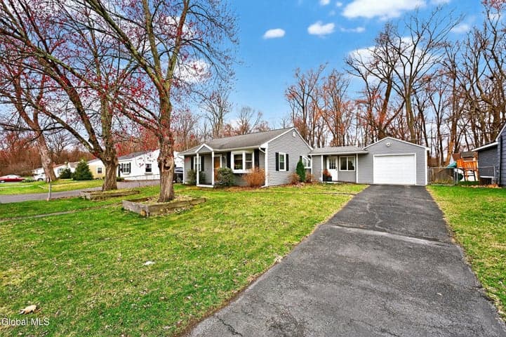 41 Vics Court, Colonie, NY, photo 2