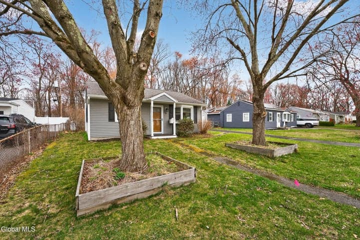 41 Vics Court, Colonie, NY, photo 3