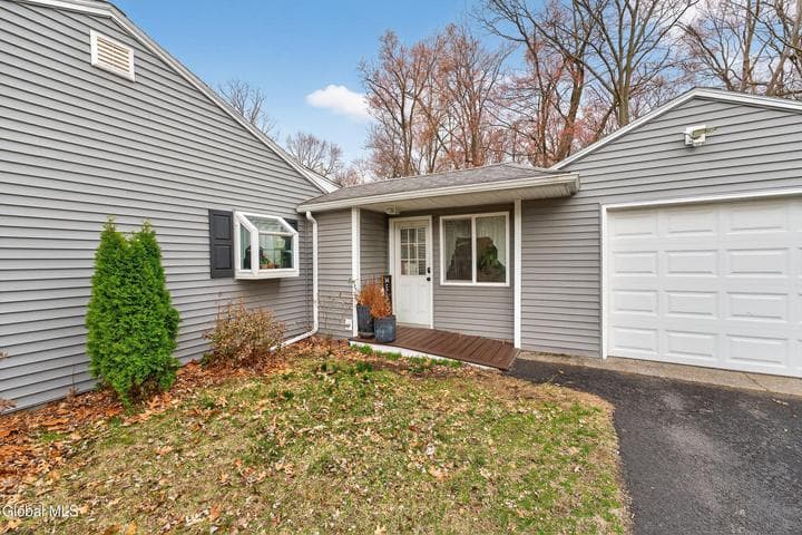 41 Vics Court, Colonie, NY, photo 5