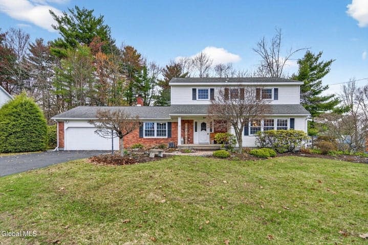 17 Tamarack Lane, Colonie, NY, photo 1