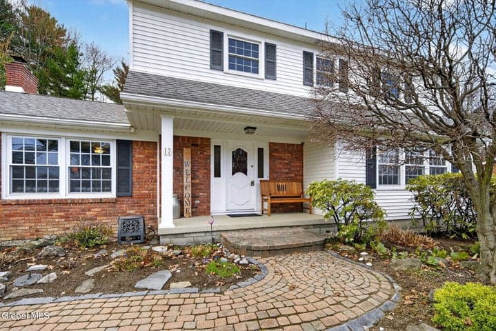 17 Tamarack Lane, Colonie, NY, photo 2