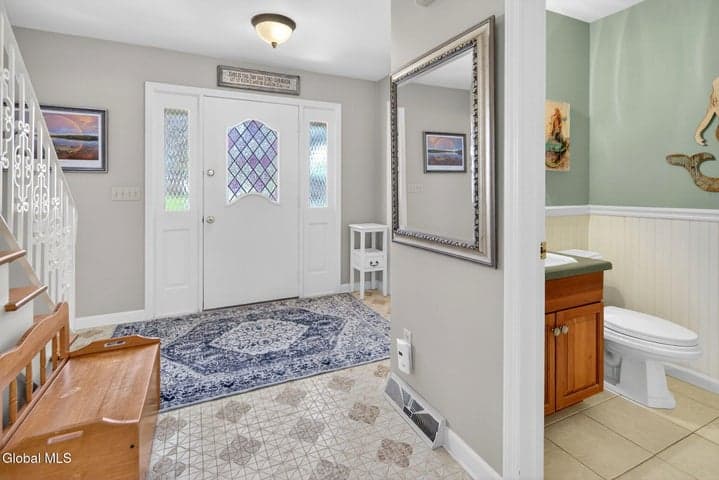 17 Tamarack Lane, Colonie, NY, photo 3