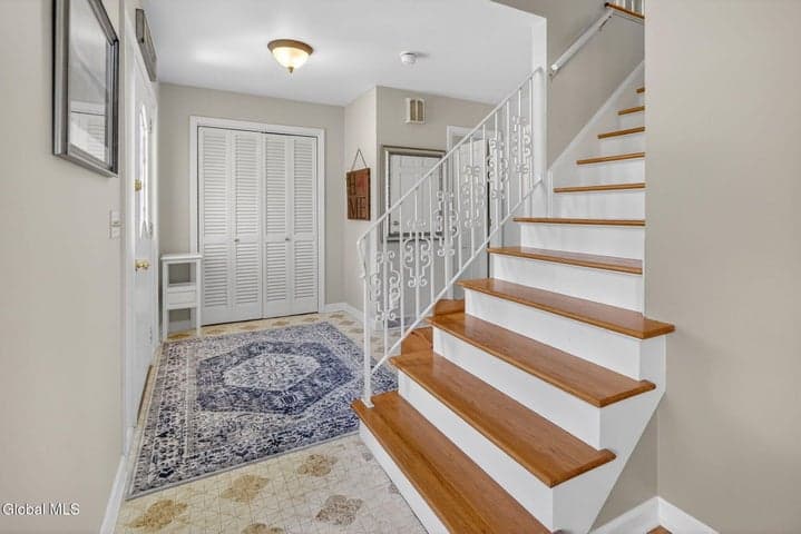 17 Tamarack Lane, Colonie, NY, photo 4