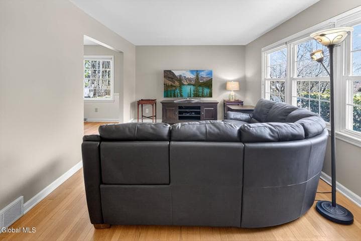 17 Tamarack Lane, Colonie, NY, photo 5