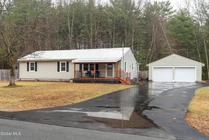 18 Pinewood Road, Queensbury, NY, photo 2
