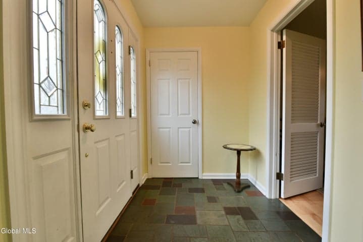13 Arnold Drive, Clifton Park, NY, photo 3