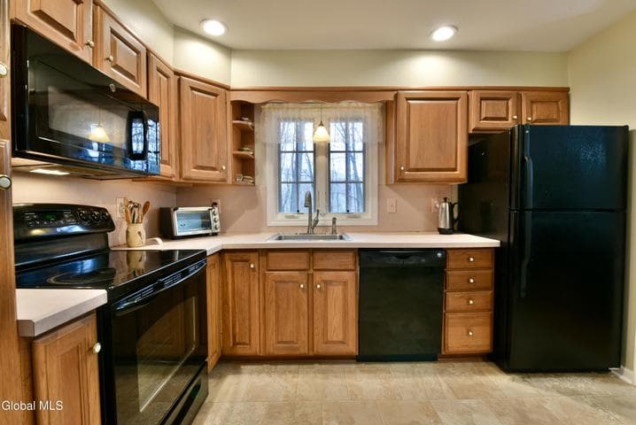13 Arnold Drive, Clifton Park, NY, photo 5