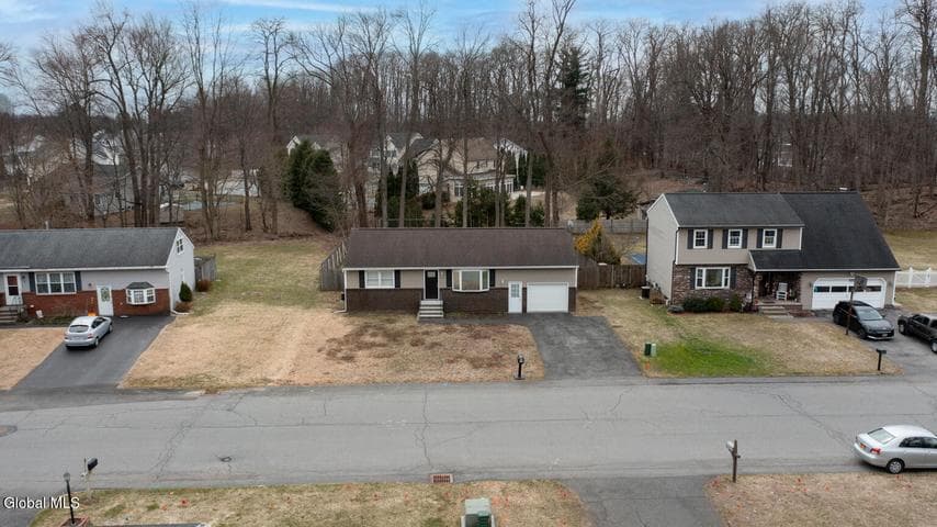 18 Melissa Court, Colonie, NY, photo 3
