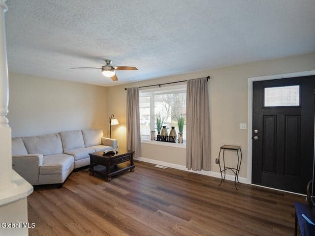 18 Melissa Court, Colonie, NY, photo 5