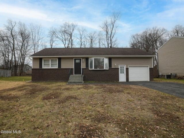 18 Melissa Court, Colonie, NY, photo 1
