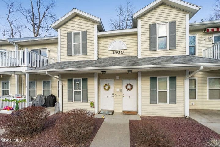 1906 Cambridge Manor Drive, Scotia, NY, photo 1