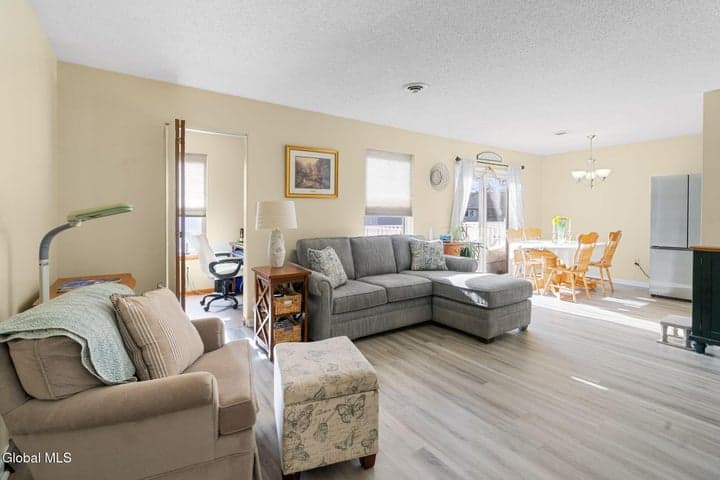 1906 Cambridge Manor Drive, Scotia, NY, photo 3