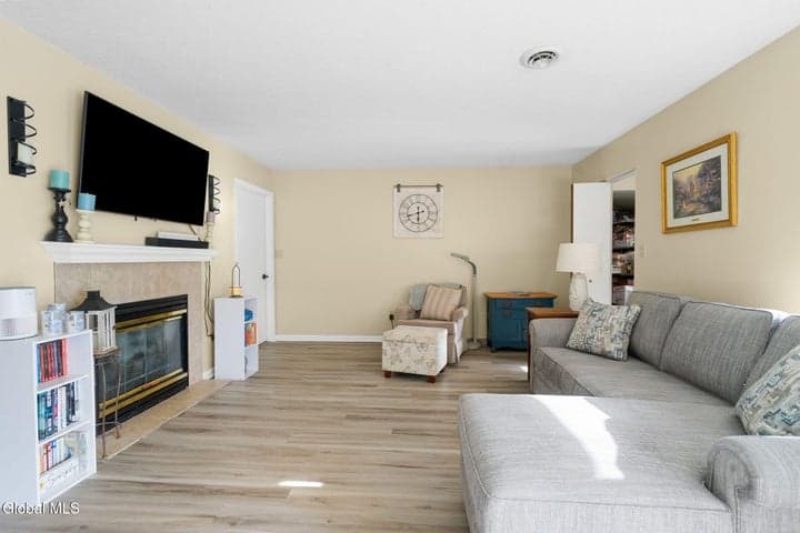 1906 Cambridge Manor Drive, Scotia, NY, photo 4