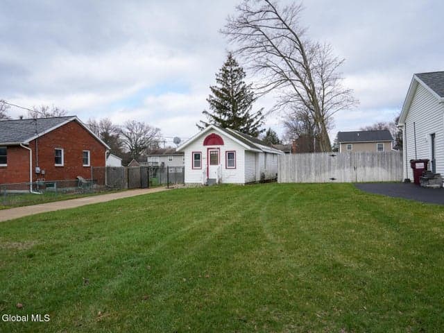 2073 Amsterdam Avenue, Rotterdam, NY, photo 2