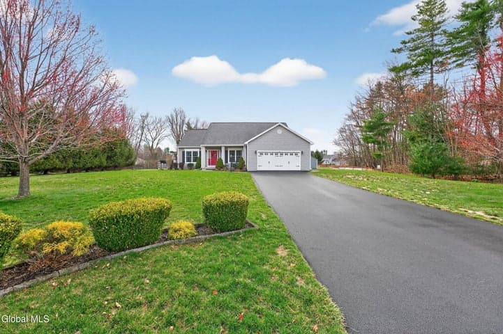 16 Woodland Drive, Schodack, NY, photo 2