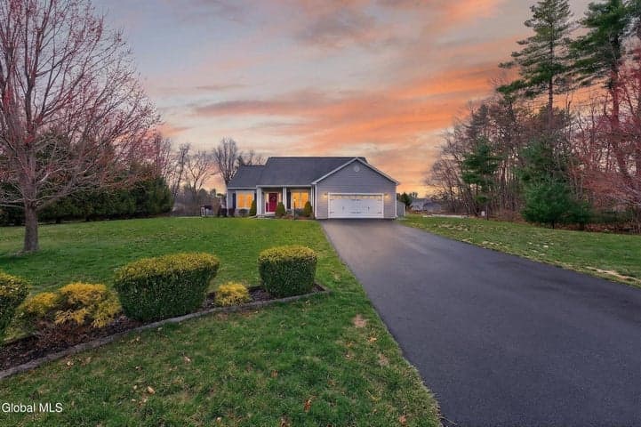 16 Woodland Drive, Schodack, NY, photo 1