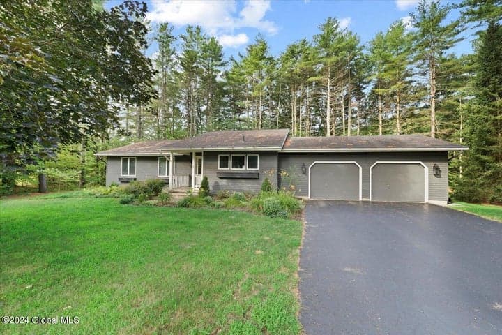 1 Foxhound Run, Saratoga Springs, NY, photo 1