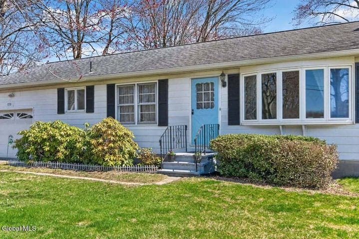 720 Mac Elroy Road, Clifton Park, NY, photo 3