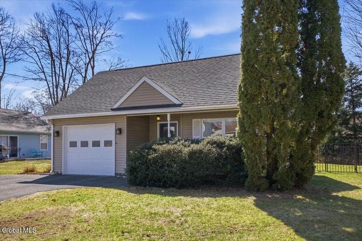 17 Franklin Street, Glens Falls, NY, photo 4