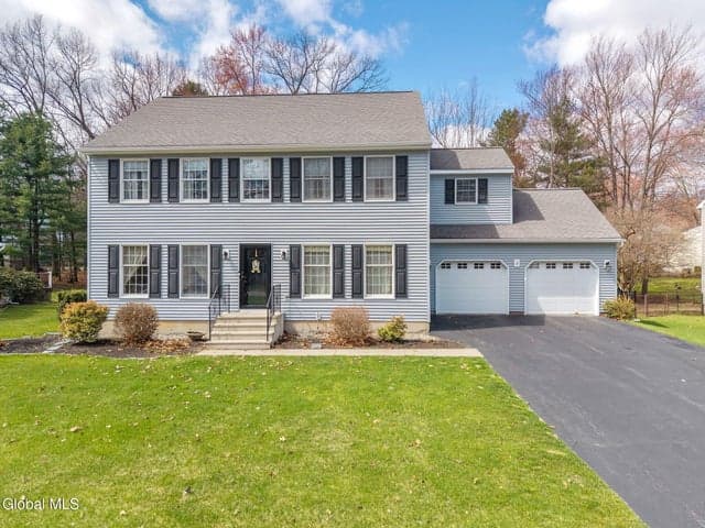 18 Hiawatha Drive, Clifton Park, NY, photo 1