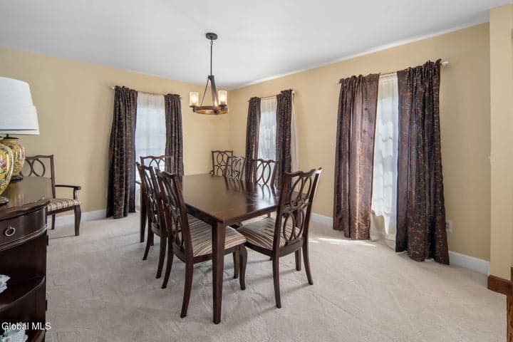 18 Hiawatha Drive, Clifton Park, NY, photo 3