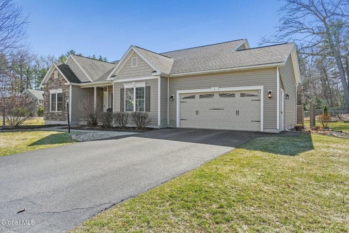 2 Elizabeth Court, Clifton Park, NY, photo 2