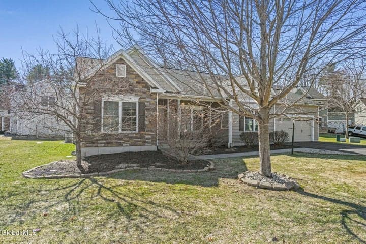 2 Elizabeth Court, Clifton Park, NY, photo 3