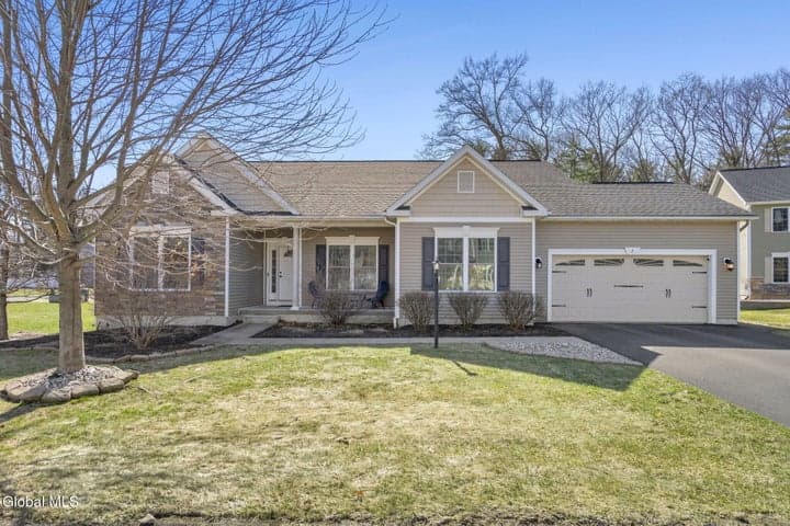 2 Elizabeth Court, Clifton Park, NY, photo 1