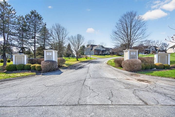 15 Overlook Drive, Queensbury, NY, photo 2