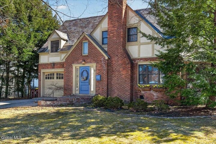 9 Luzerne Place, Queensbury, NY, photo 1