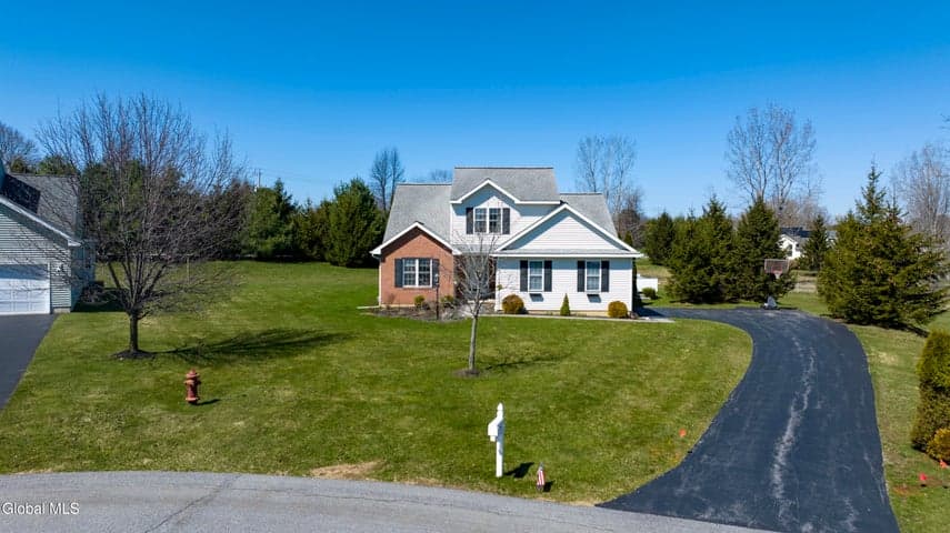 11 Mallard Cove, Malta, NY, photo 1