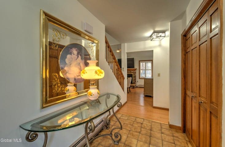 6 Crown Pt., Clifton Park, NY, photo 2