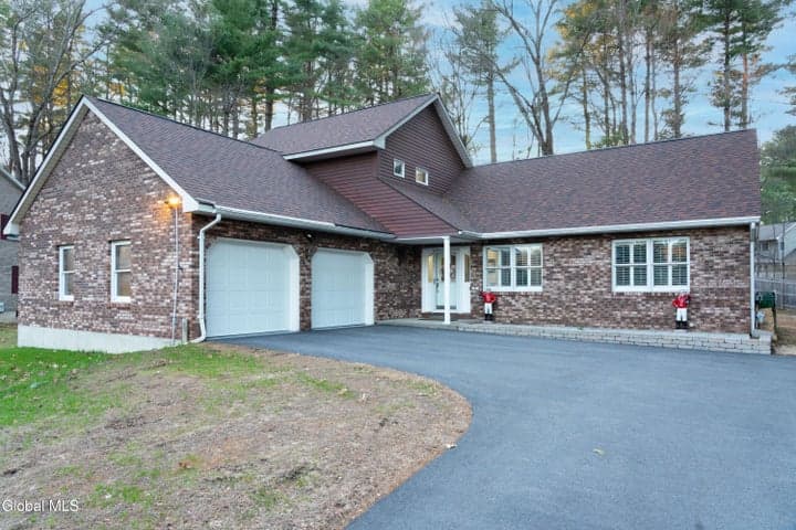 6 Crown Pt., Clifton Park, NY, photo 1