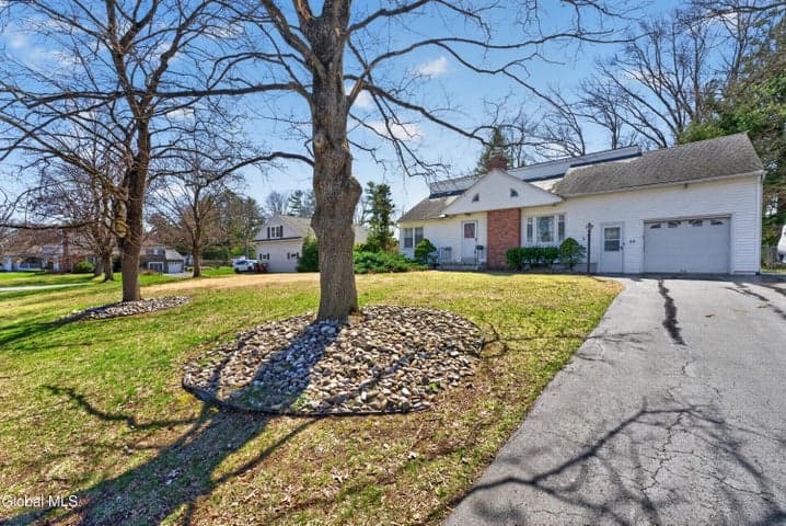 39 E Highland Drive, Guilderland, NY, photo 3