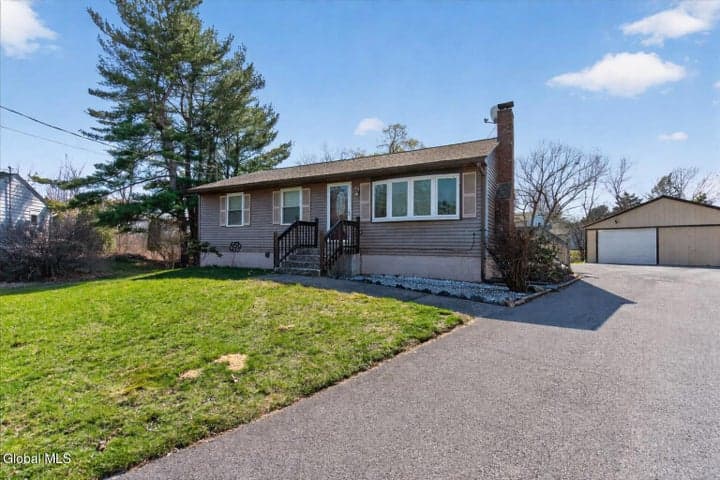 25 Dorchester Drive, Stillwater, NY, photo 1