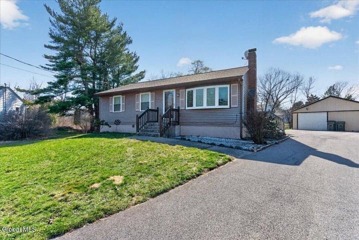 25 Dorchester Drive, Stillwater, NY, photo 2