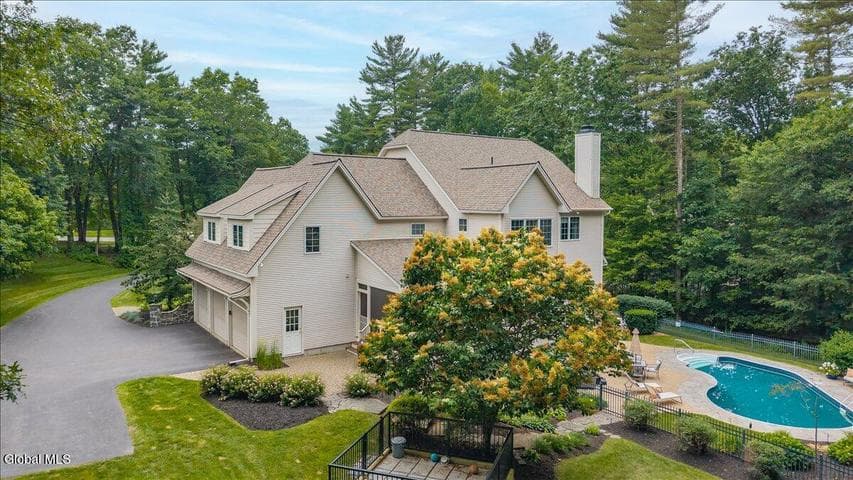 9 Cherry Tree Lane, Saratoga Springs, NY, photo 2