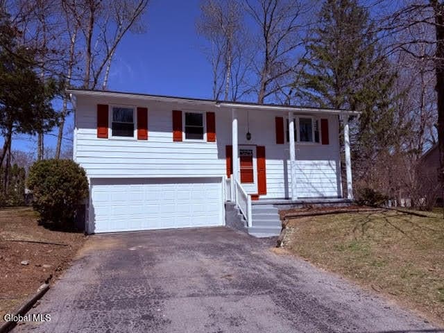 8 Orenda Spring Drive, Saratoga Springs, NY, photo 2