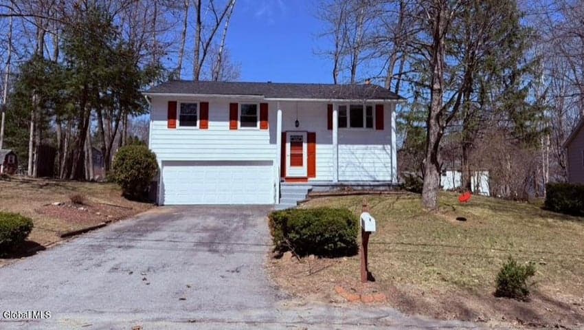 8 Orenda Spring Drive, Saratoga Springs, NY, photo 1