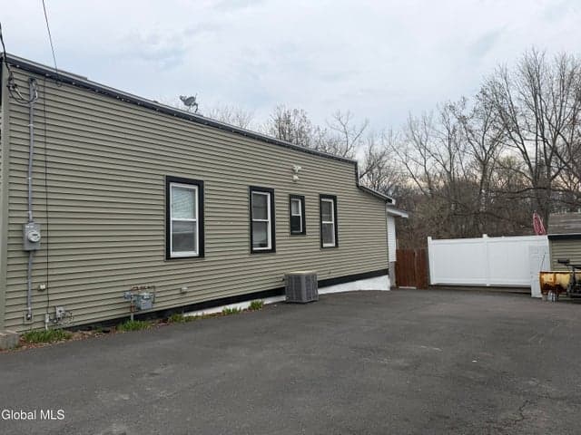 95 Johnston Avenue, Cohoes, NY, photo 3