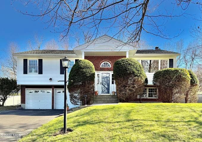 11 Petticoat Lane, Brunswick, NY, photo 1