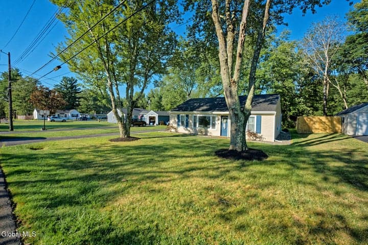 2 Alamo Lane, Colonie, NY, photo 2
