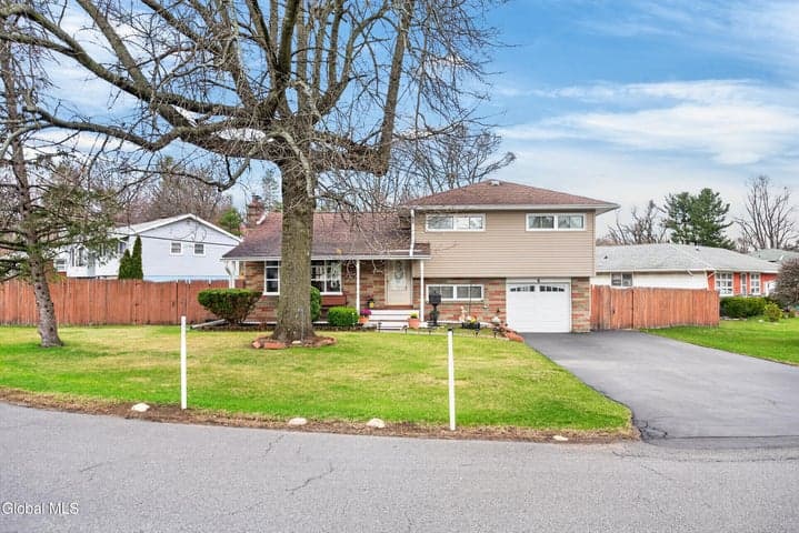 6 Nicholas Drive, Colonie, NY, photo 2